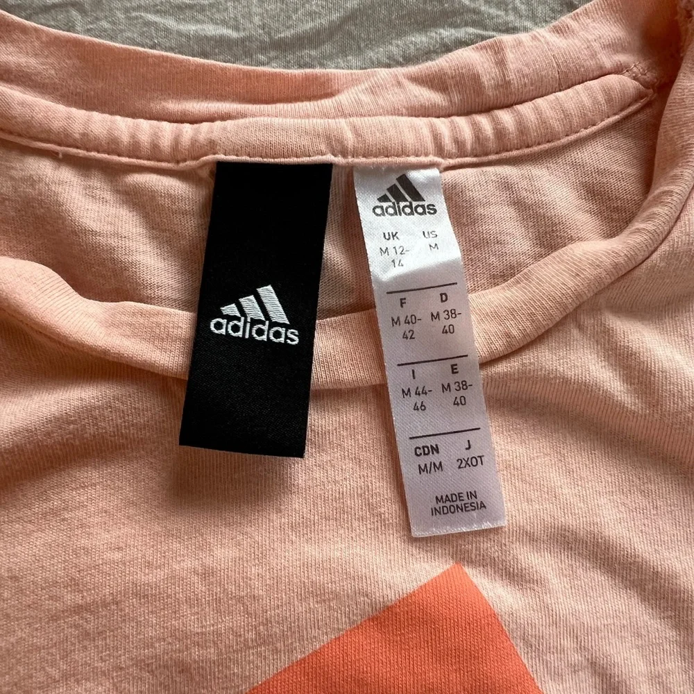 Adidas Women's Coral Muscle Tee Size‎ Medium